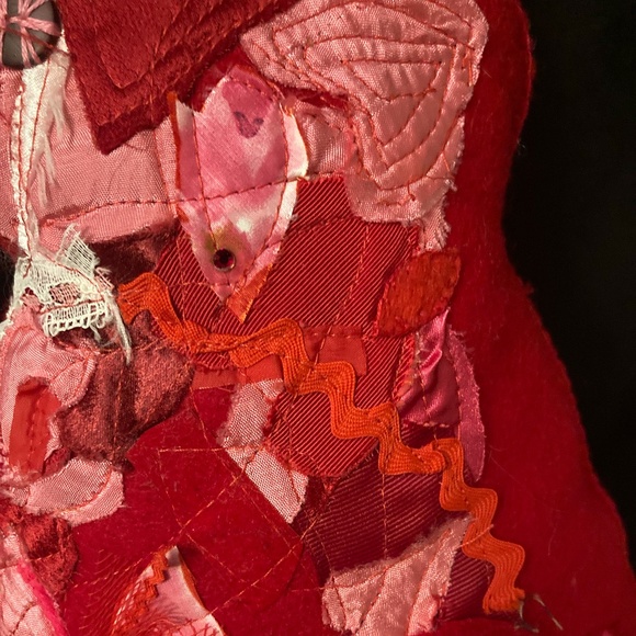 COPY - Felted cat pillow with apliqued and stitched designs. Vintage fabric and… - Picture 3 of 5